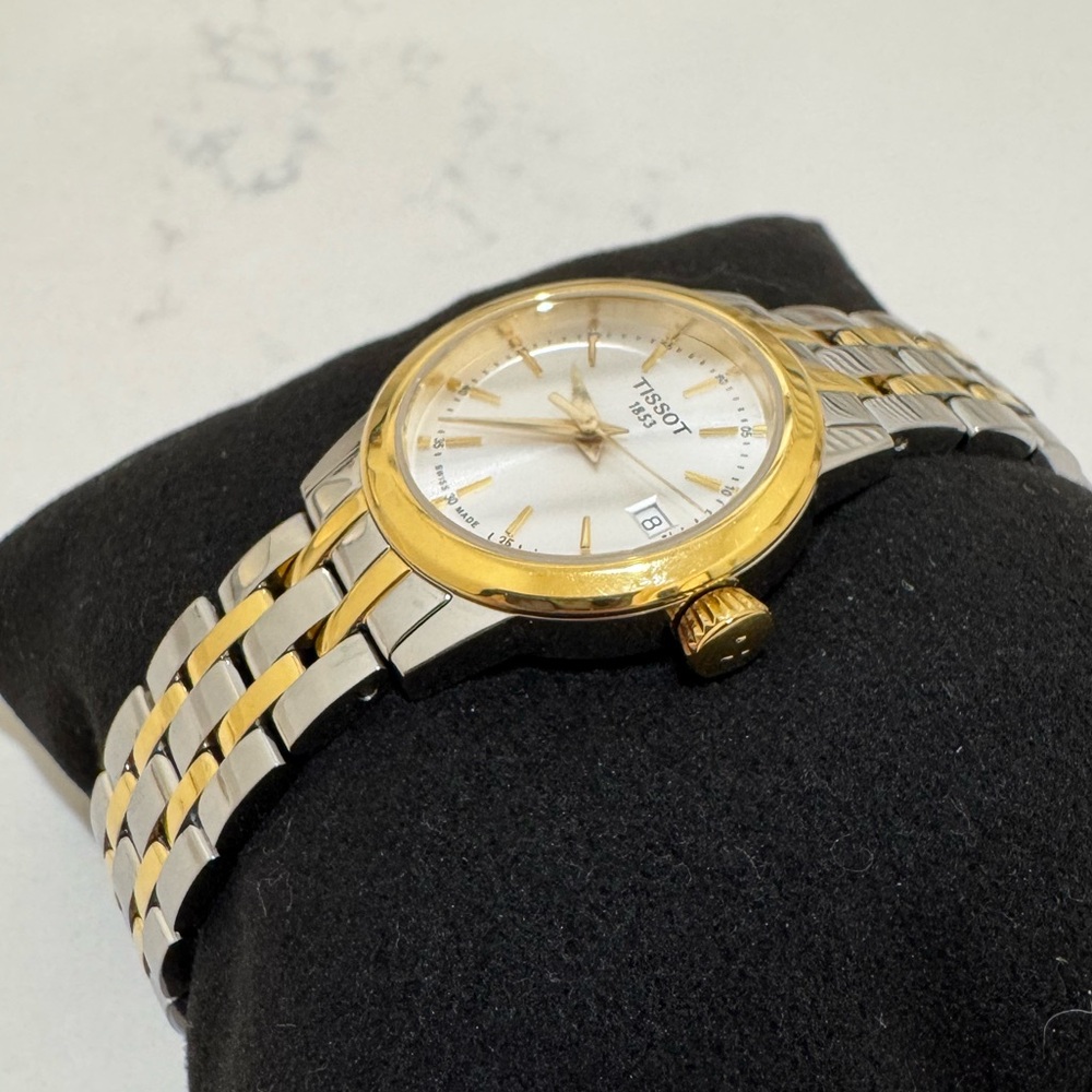 TISSOT CLASSIC DREAM 28MM - Picture 2 of 16